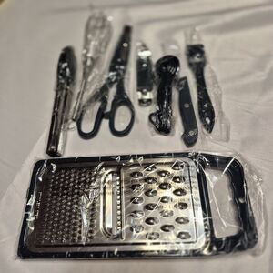 8 Pc Kitchen Tool Set Silver With Green Trim New In Box